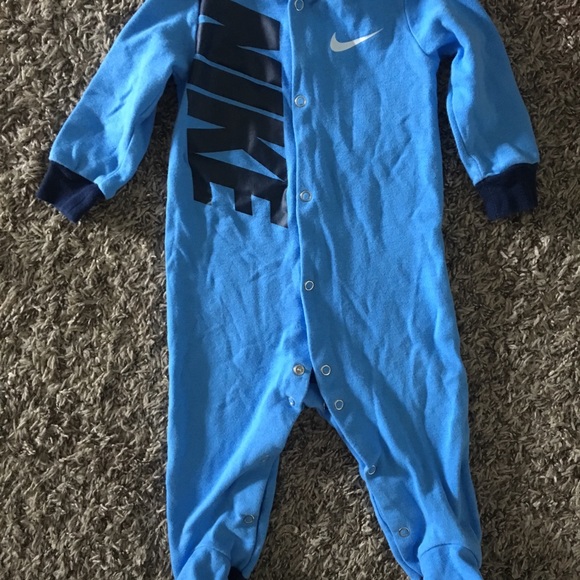 4 Nine Month Nike Sleepers - Picture 2 of 4